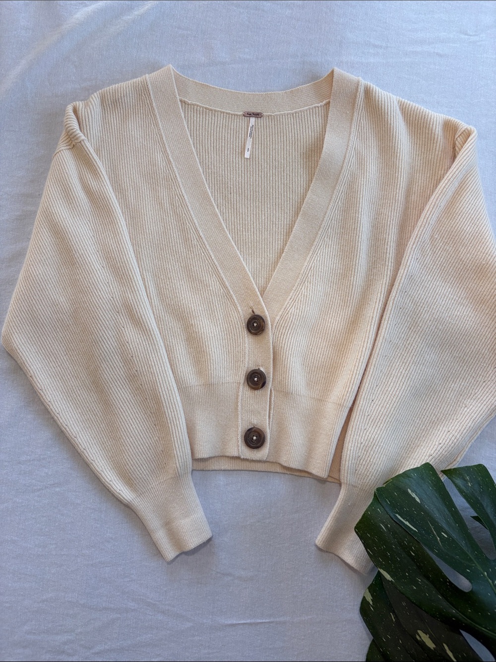 Free People Cream Ribbed Cropped V-Neck Button Cardigan